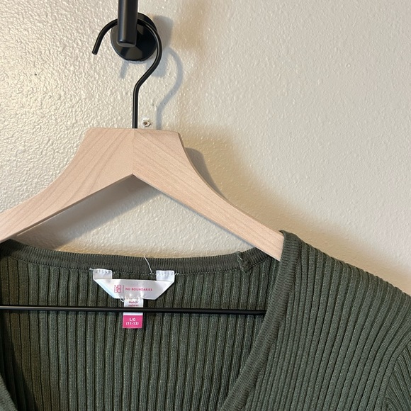 No Boundaries Olive Green Front Tie Sweater L - Preloved, Cozy & Stylish - Picture 3 of 4